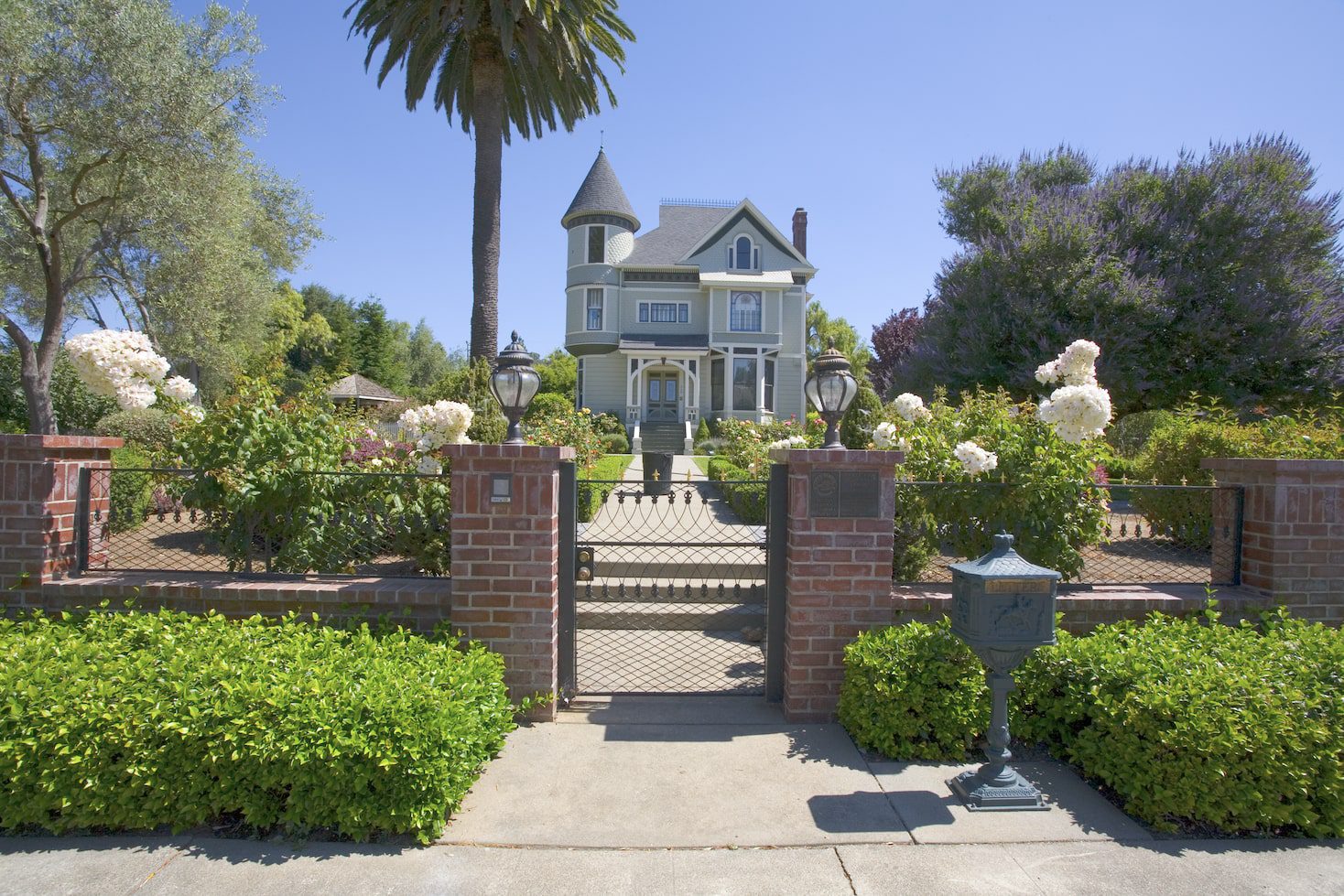 lease renewal banner image of a house